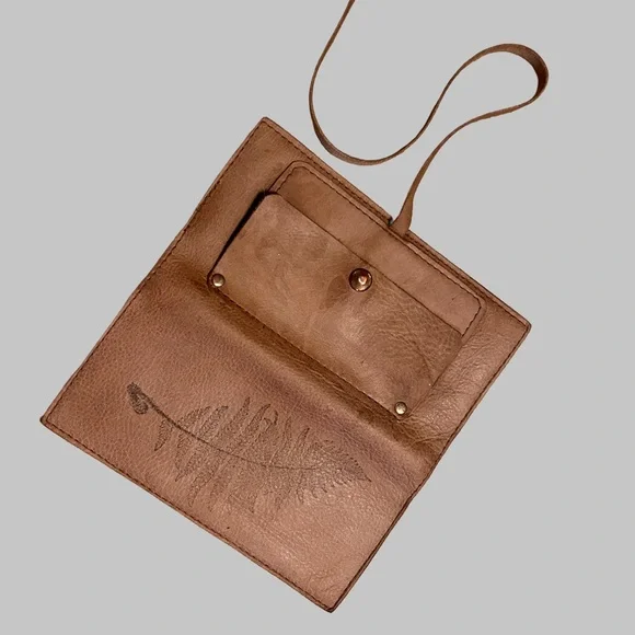 Handmade Taupe Leather Wallet with Fern Leaf Print - Picture 4 of 7